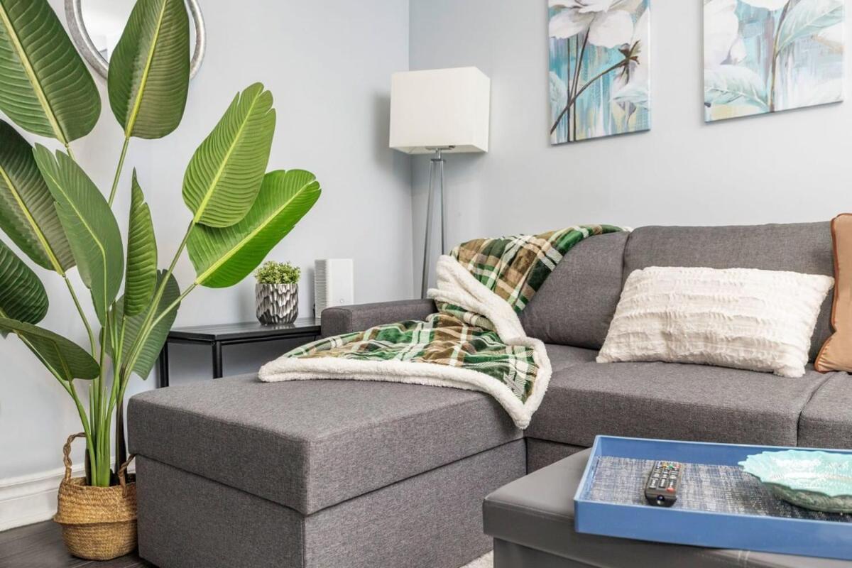 Pet-Friendly Home - Near Chinatown & Little Italy Ottawa Exterior foto